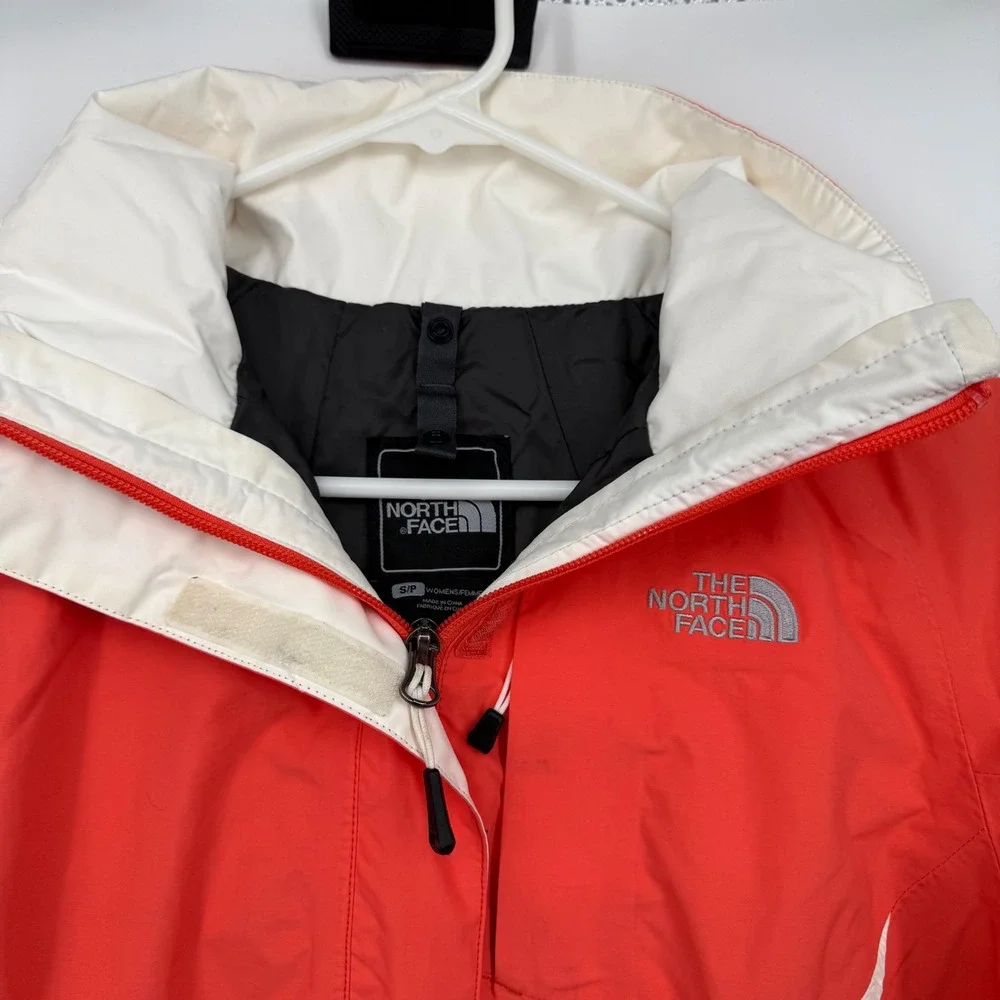The North Face HyVent Ski Jacket Womens Small Red White Waterproof‎ Hooded Shell